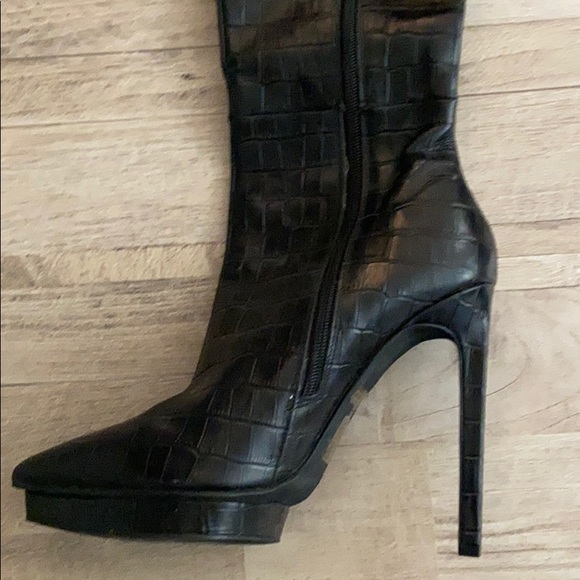 NWOB NastyGal Snakeskin Print Black OTK Boots, 8.5 - Picture 2 of 3